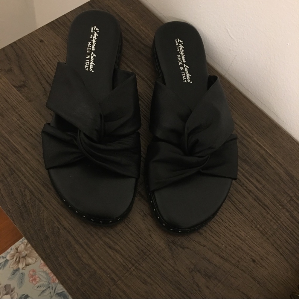 L’ Artigiano Lucchese Black Sandals